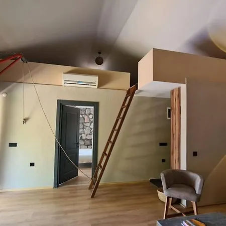 Villa Mitos , Uzum Baglari Ve Zeytinlikler Icinde Mini Bir Cennet Ve Tas Ev - дом мифы