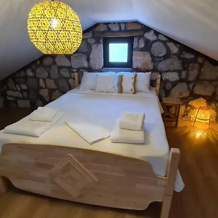 Villa Mitos , Uzum Baglari Ve Zeytinlikler Icinde Mini Bir Cennet Ve Tas Ev - дом мифы Fethiye